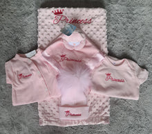 Load image into Gallery viewer, Personalised baby gift bundle
